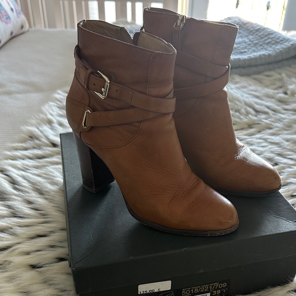 Massimo Dutti Tan Heeled Boots